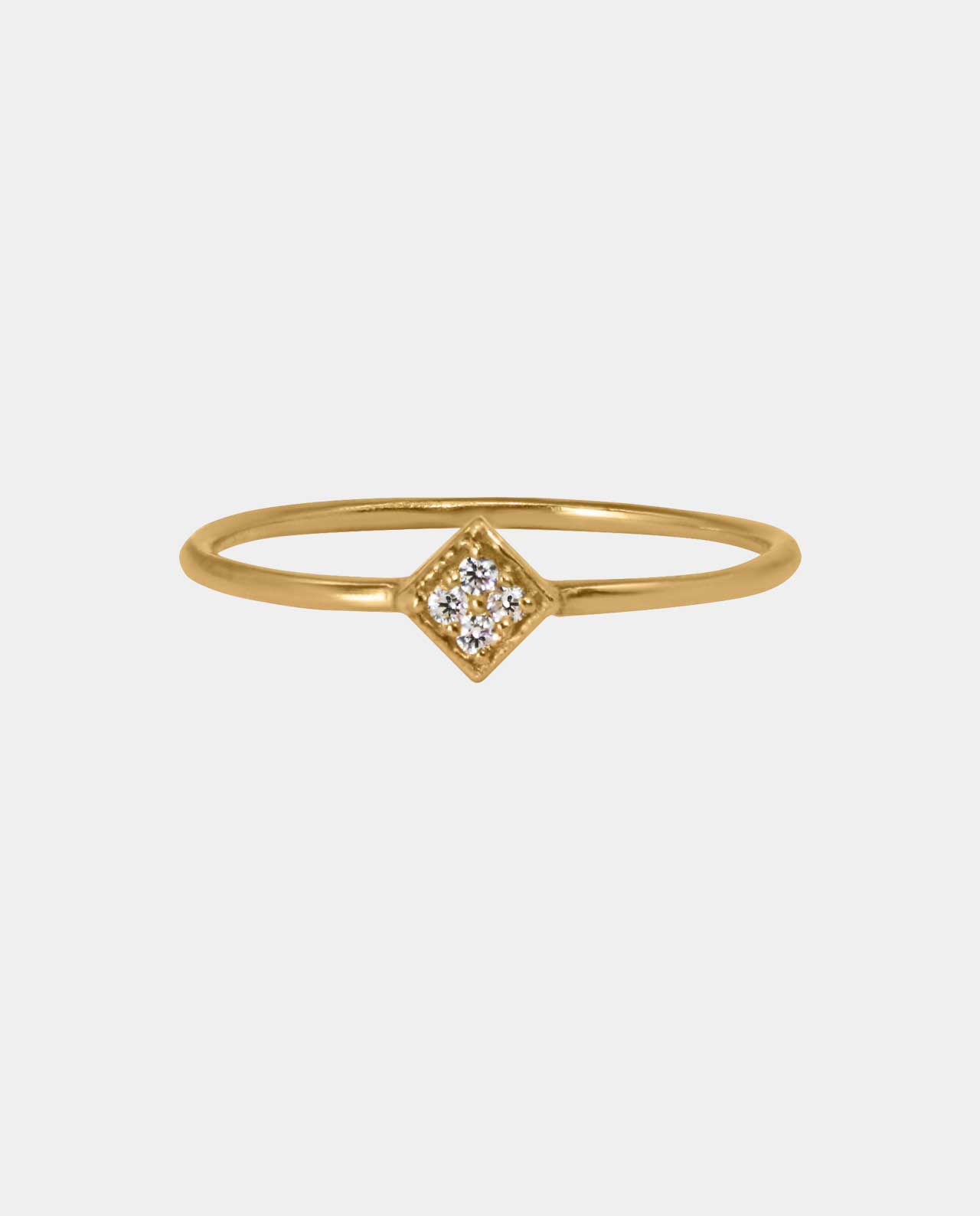 Beautiful ring set with four sparkling zirconias in an original design that radiates a premium piece of jewelry in interplay with the golden colour of gold