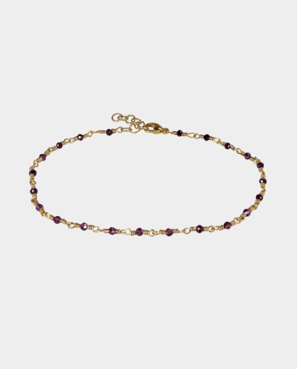 Bracelet with rhodolite garnets - an obvious gift for your friend or sister from the jewelry store in the inner city