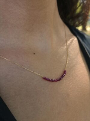 Ann Brunton - guldhalskæde med små rubiner - pic. 1