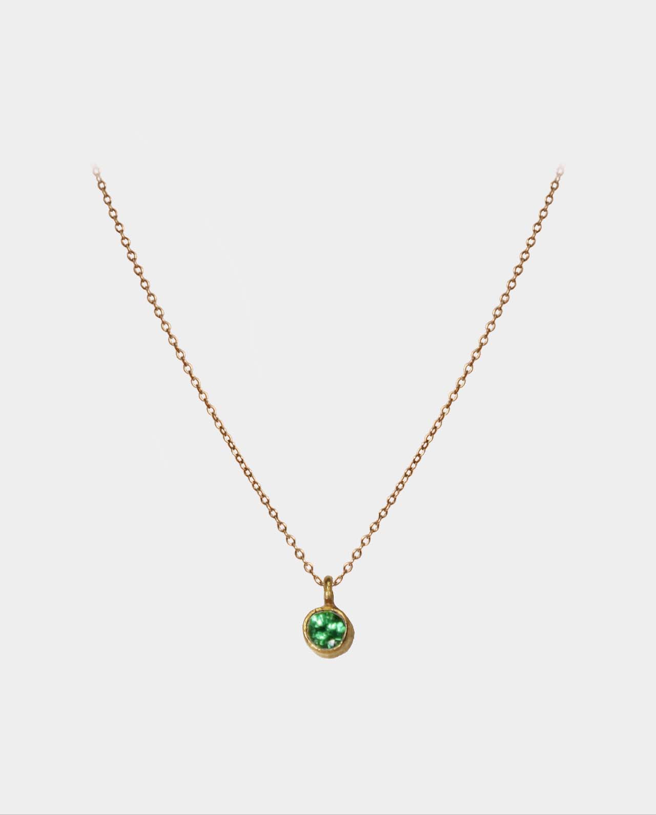 Billede af Anne Byrne - guldhalskæde med smaragd