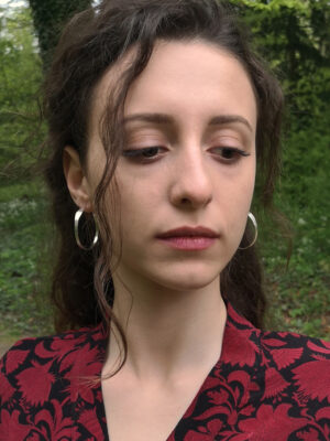 Clara da Silva - medium-sized hammered creoles in silver - pic. 1