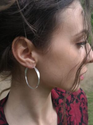 Clara da Silva - large hammered creoles in silver - pic. 1