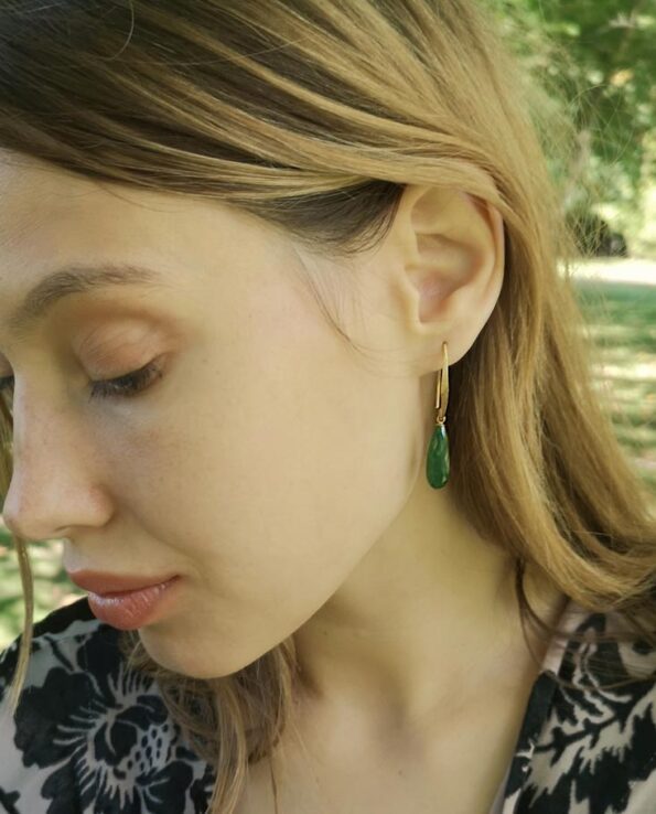 Louisa May - hamrede øreringe med lange grønne aventuriner - pic. 2