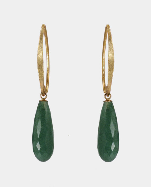 Louisa May - hamrede øreringe med lange grønne aventuriner
