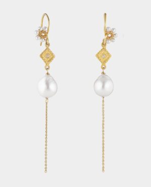 earring with pearl flowers