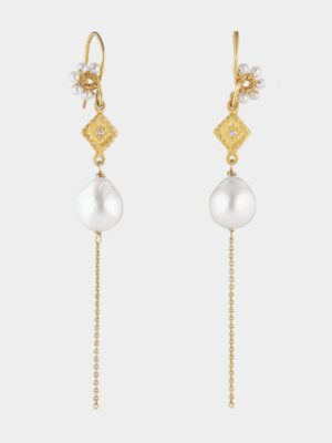 earring with pearl flowers