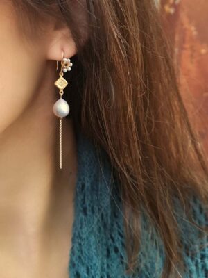 Subarna Devi - med perleblomster - pic. 1