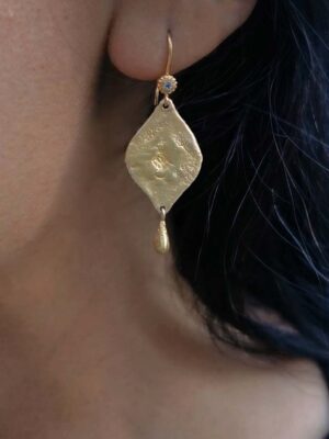 earrhook with topaz and pendant model up