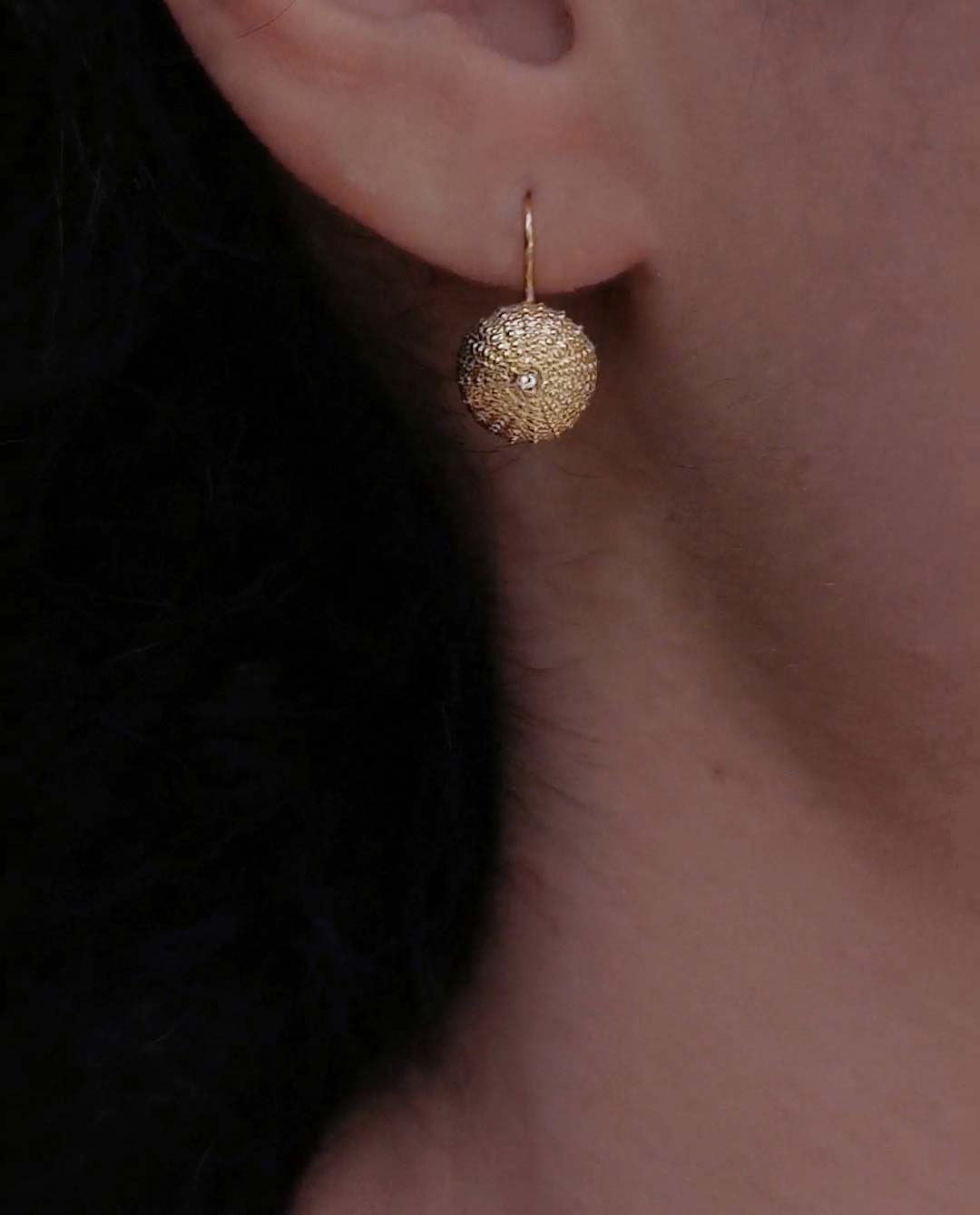 sea urchin with white topaz model close up