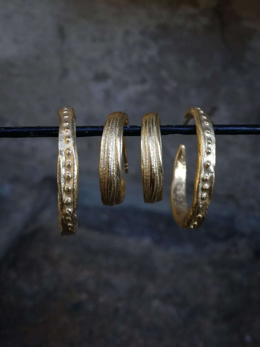 Yndlings-kreoler for tiden ❤️
Find dem i butikken og på webshoppen under navnene
"Fortuna" og "Alix de Hesse" 🕊️