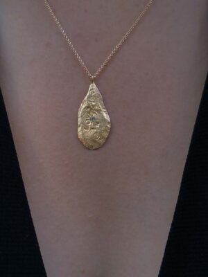 necklace with peridot model close up