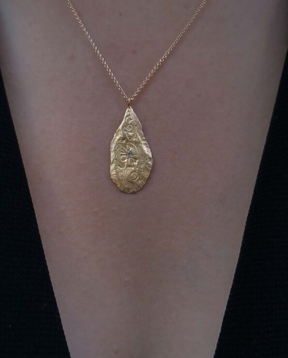 necklace with peridot model close up