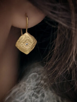 square shaped with topaz