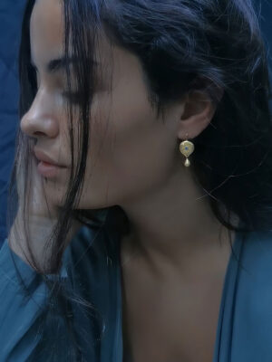 nice earring with shell pattern