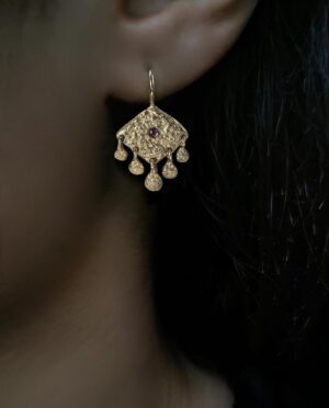 necklace with small drops and rhodolite garnet
