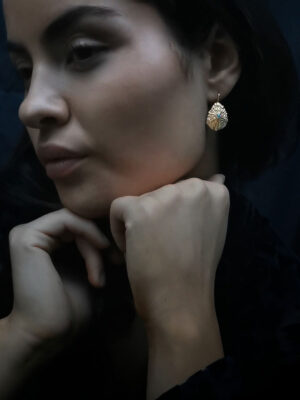 alina skallesnegl med lyseblå apatit