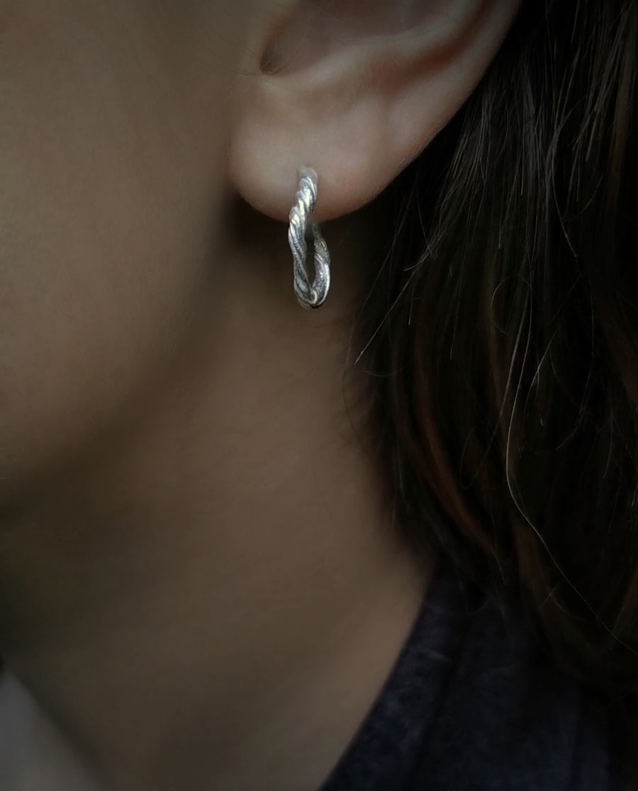 small twisted silver earring model