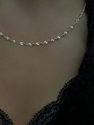 sparkling silver necklace close