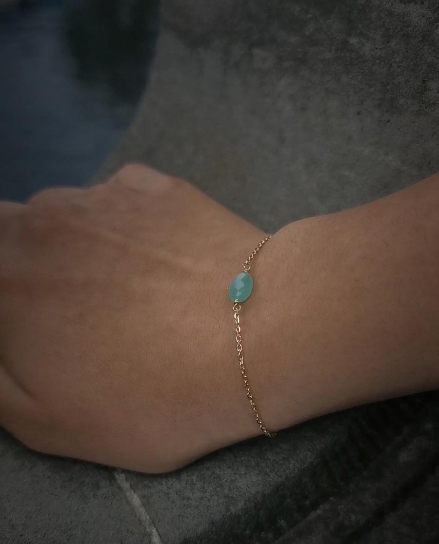 gold bracelet with chrysoprase close up