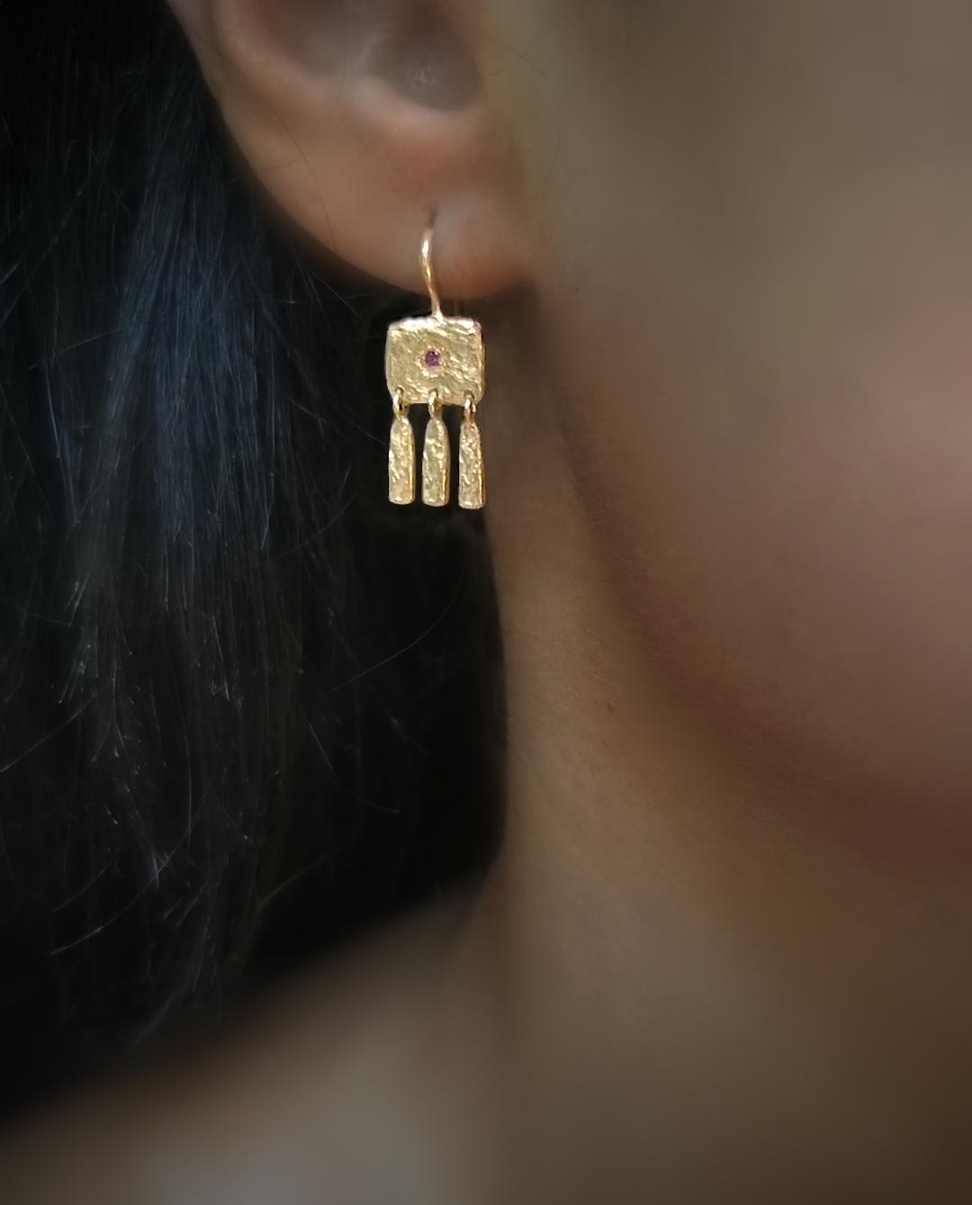 simona with pink garnet close up