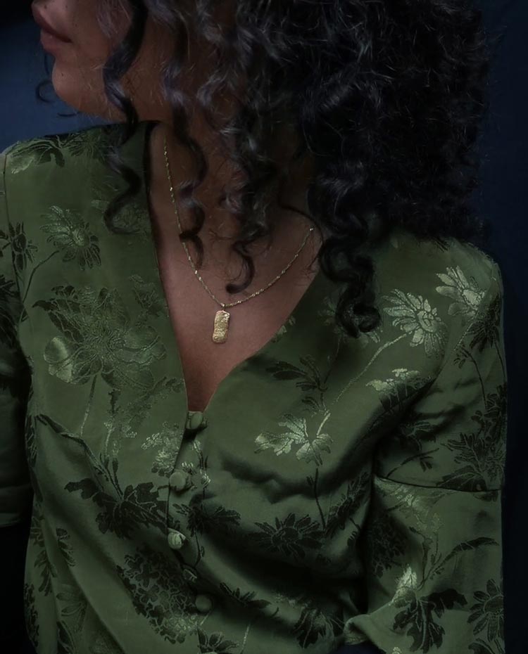 constanza necklace model