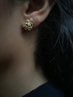 norina white topaz close up